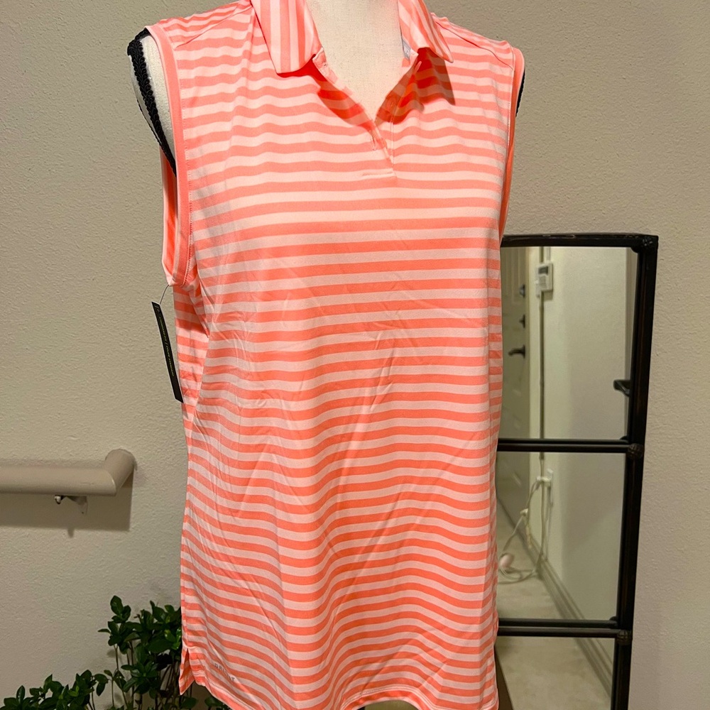 Women’s Nike short sleeve sport shirt.